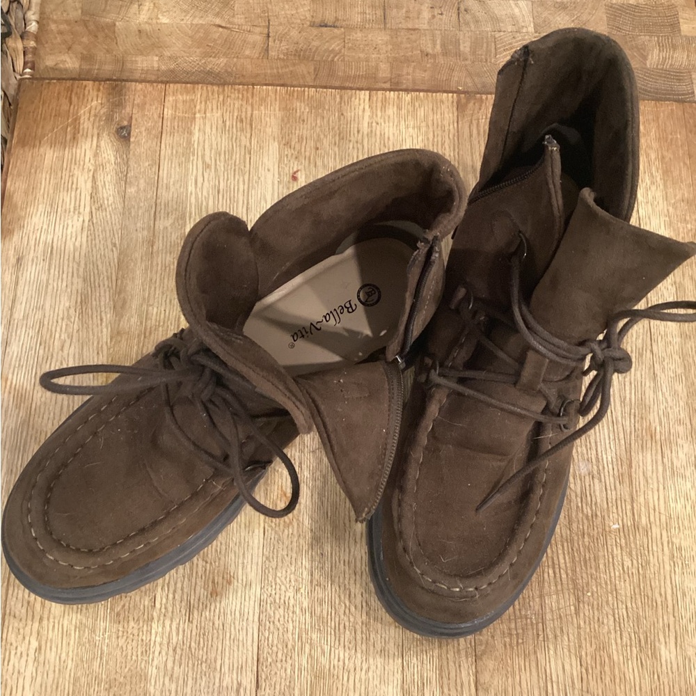 Bella Vita Women’s Dark Brown Lace-Up Boots